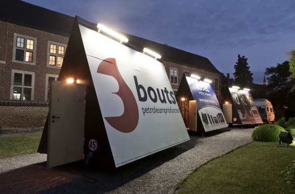Billboard-trailer-house-by-Karl-Philips-2