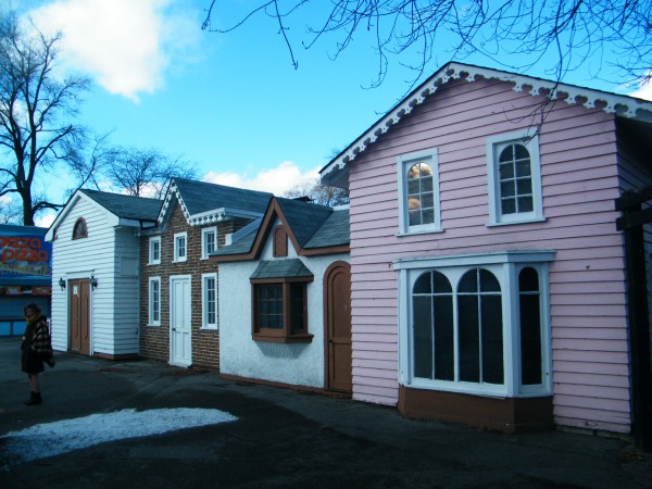 Downtown Centreville is a town doubly abandoned when the amusement park closes for the winter. 