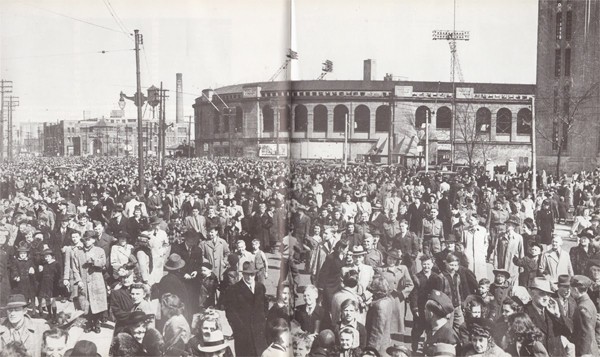 Crowds outside the stadium, post-war (via "Baseball's back in town" by Louis Cauz)