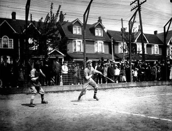 Perth Avenue Playground, 1915 (via the Toronto Archives)