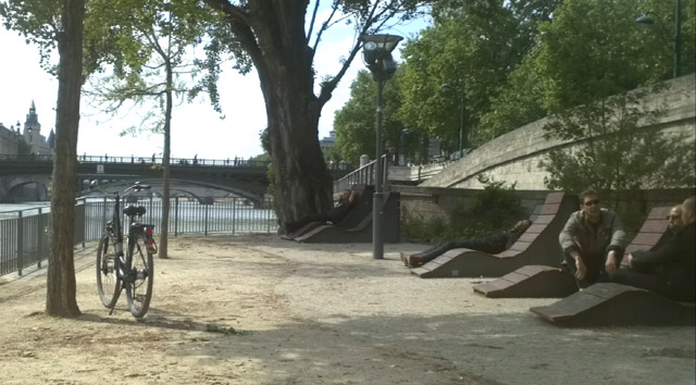 Cool Paris park louge chairs