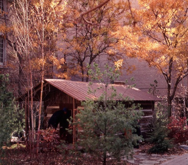 Liz Magor, Messenger, 1996. Photo by W.N. Greer