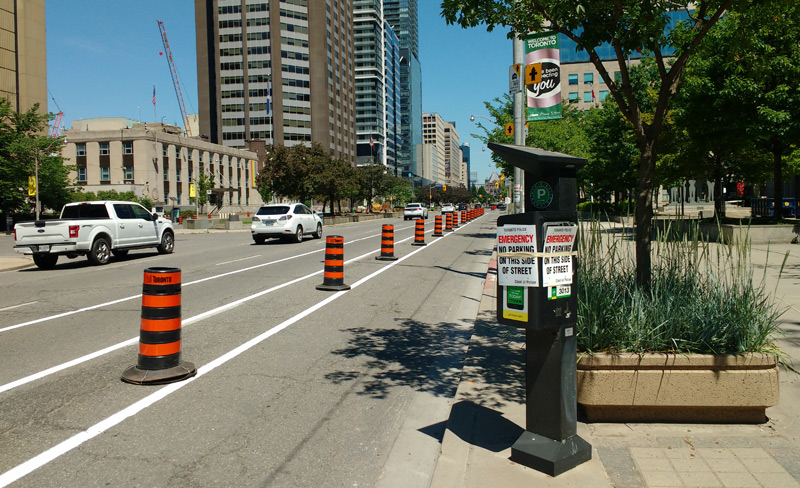 Bike lane and parking markings on University