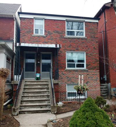 House with 2 front doors