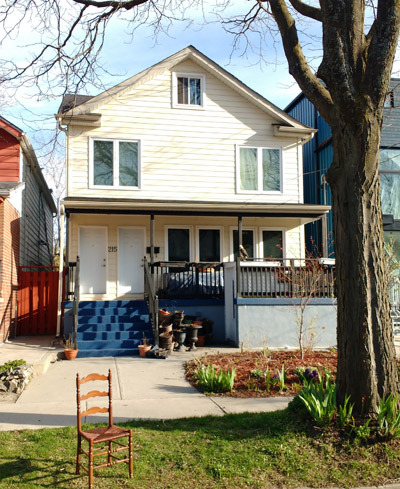 House with 2 front doors