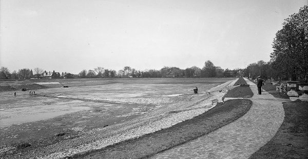 Cleaning Rosehill Reservoir, May 14, 1934. Note the path and benches, part of an extensive park that included the ravine to the east. (City of Toronto Archives, Fonds 200, Series 372, Subseries 72, Item 1145.)
