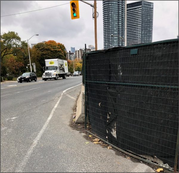 Construction zone with narrow space for bicycles