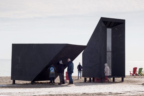 Enter-face (2022, by MELT) framed two opposite views to the beach and the city skyline. (Photo by Winter Stations)