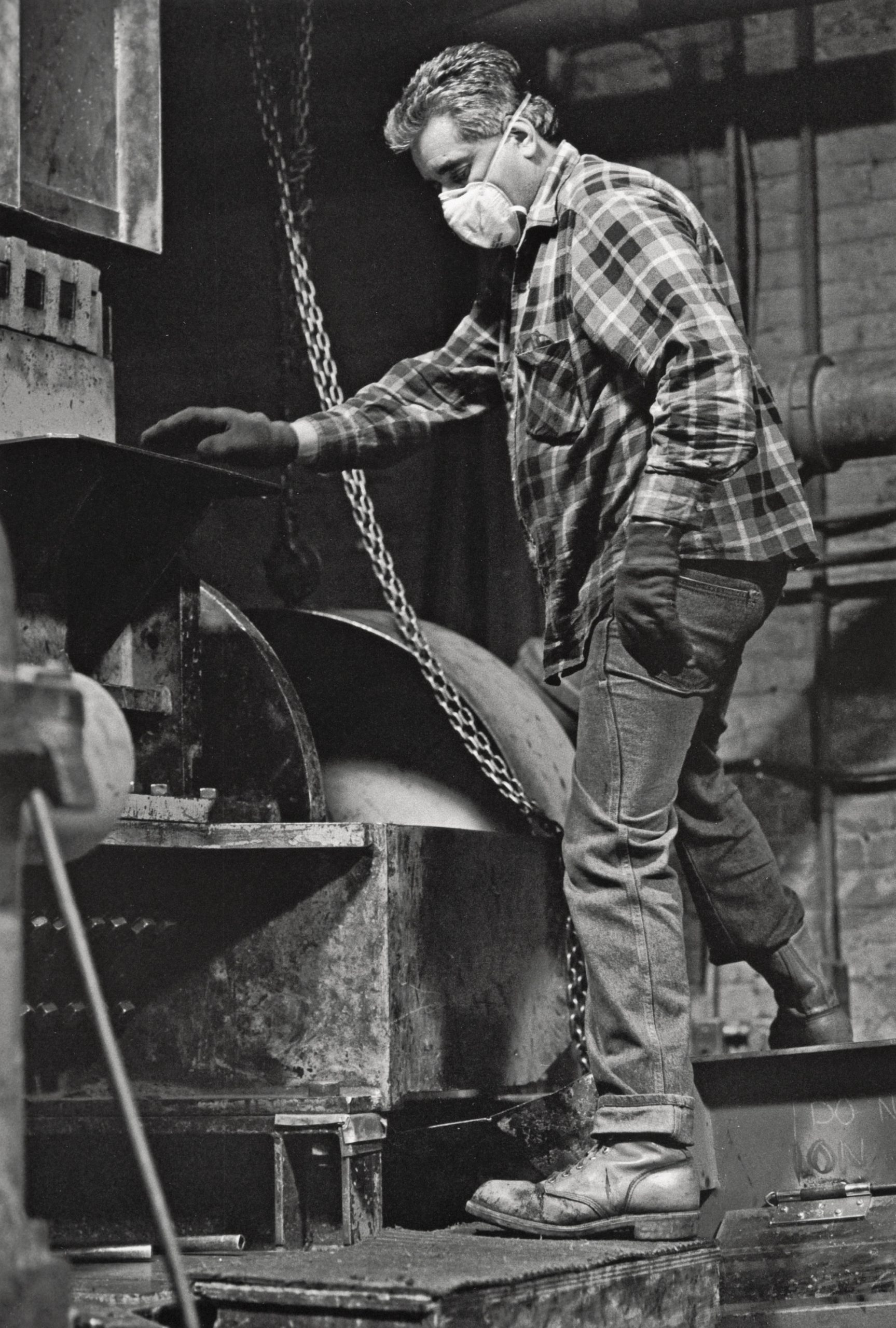 Arthur Jesus servicing a grinder, Department 51, September, 1993