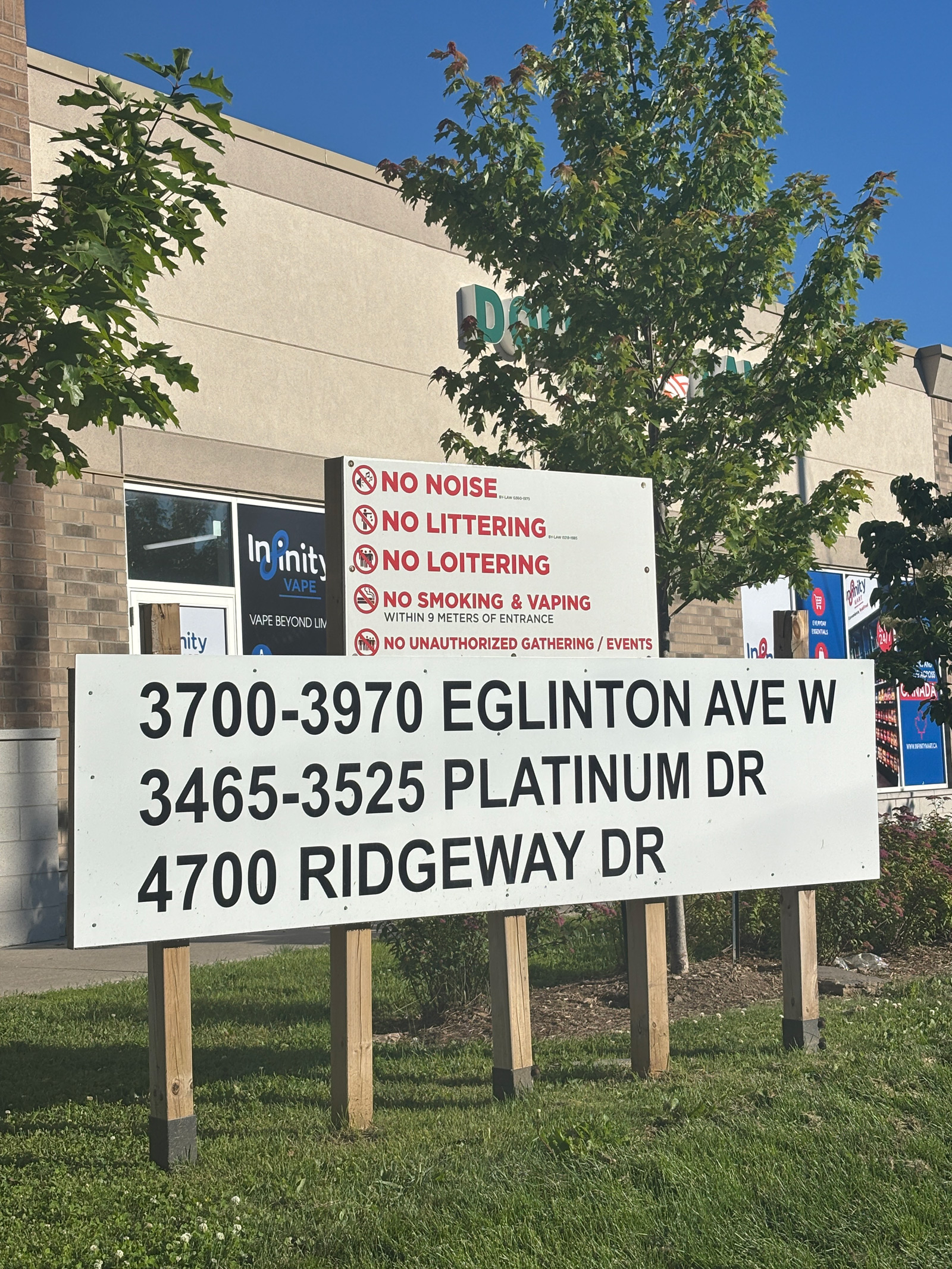 Ridgeway rules signs seen throughout the Plaza