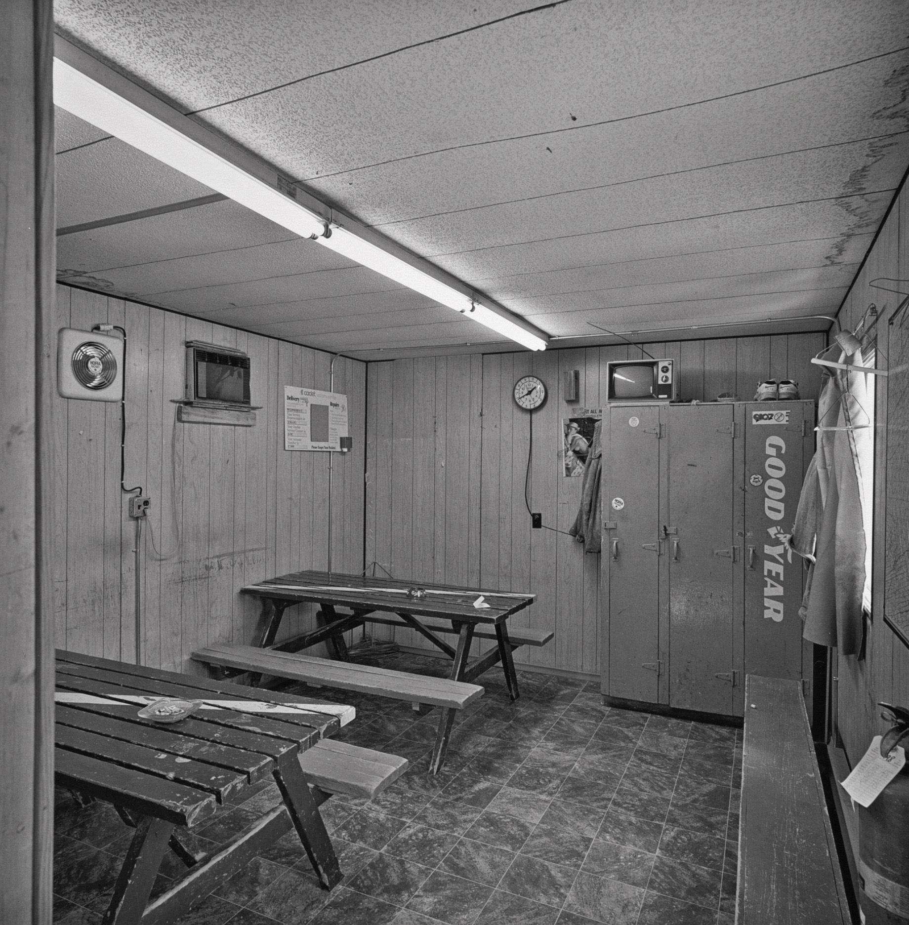 Smokers’ section of lunch room CBM ready mix plant, Bathurst Street, 1998.
