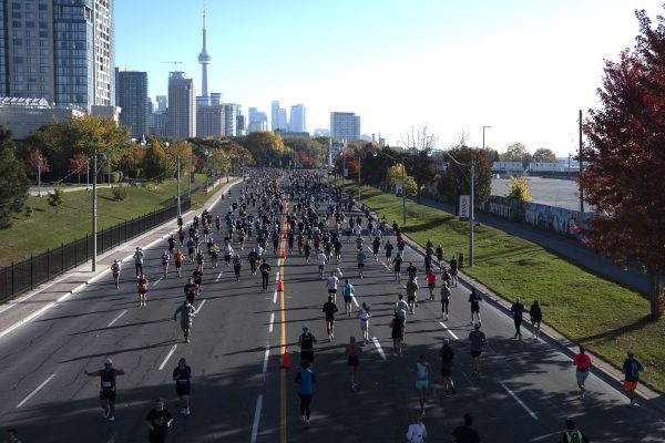 Image of runners in the Toronto Waterfront Marathon