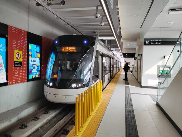 Image of a Eglinton Crosstown LRT entering a station